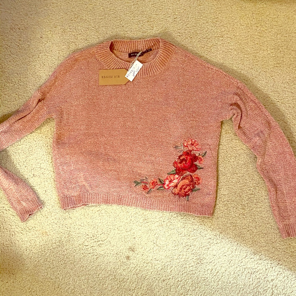 Rose sweater with embroidered rose